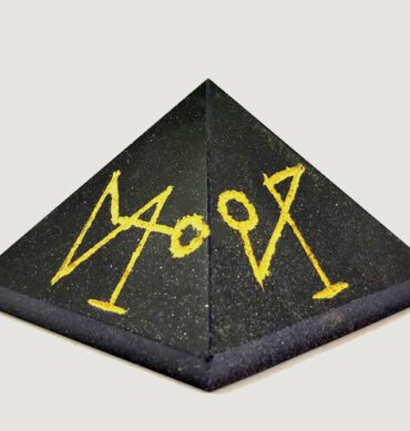 Wholesale Blue Sunstone Reiki Engrave Pyramid for Sale 2